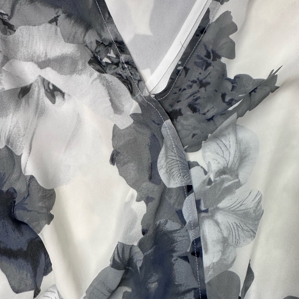 Vince Camuto Black and White Floral Blouse - Picture 3 of 5